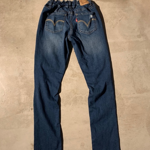 Levi’s with flower detailing - Picture 3 of 4